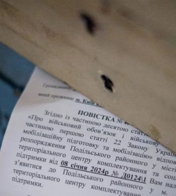 &quot;Нашим шановним депутатам&quot;: в Каневі начальник ТЦК роздав повістки у міськраді