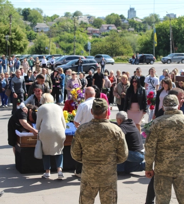 На Тальнівщині громада попрощалася із полеглим захисником