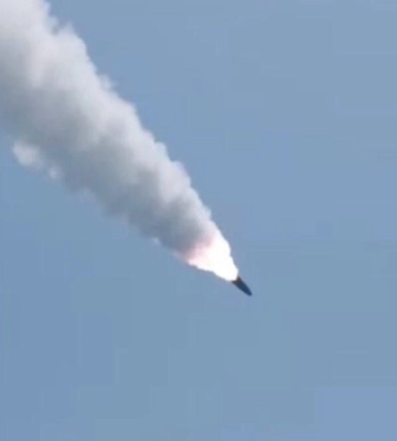 Під час ворожого обстрілу Одеси постраждали троє людей