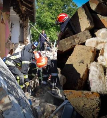 Біля Львова під завалами будинку загинула 4-річна дитина