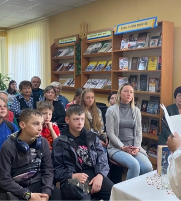 У Надвірній відбулась зустріч з письменницею Ольгою Деркачовою: фото