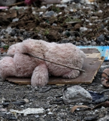 На Донеччині у зоні активних бойових дій залишаються понад 4000 дітей