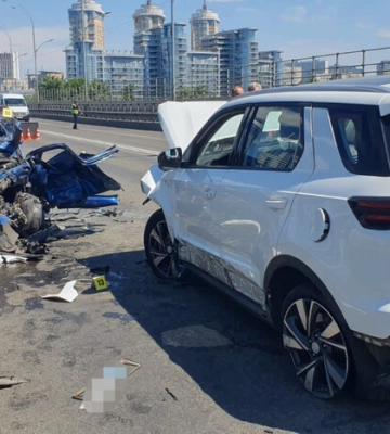 На Броварському проспекті у столиці смертельна ДТП: загинула маленька дитина, у тяжкому стані чоловік та вагітна жінка