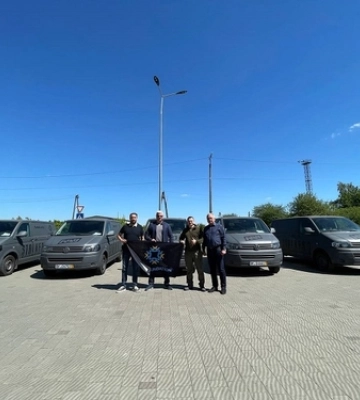 Волинським захисникам відправили на фронт п&amp;#039;ять мікроавтобусів (Відео)