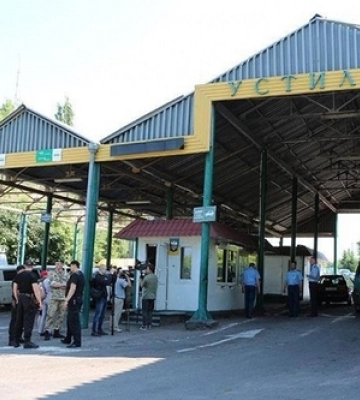 В ПП «Устилуг» на Волині – черги на виїзд з України