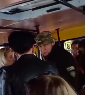 В Одессе сотрудники ТЦК пытались вытянуть мужчину из маршрутки. Военных привлекут к ответственности