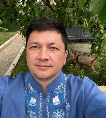 Очільник Миколаївської ОВА Віталій Кім показав унікальний подарунок від дружини