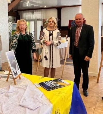 Прикарпатські освітяни на благодійному аукціоні зібрали ₴330 тисяч на потреби військових