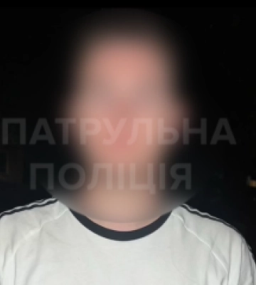 Серед ночі у Чернівцях п&#039;яний водій тікав від патрульних і врізався у інше авто