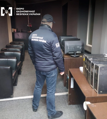Ужгородку судитимуть за організацію незаконного грального закладу