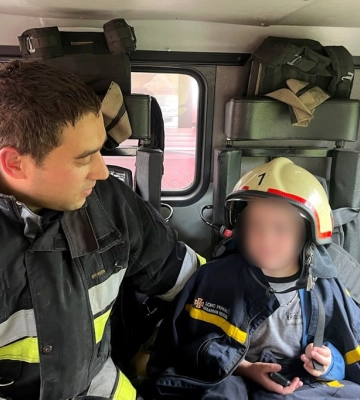 У Сумах співробітники ДСНС врятували дитину, яка знаходилась в задимленому помешканні