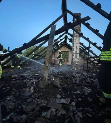 У Луцьку на світанку спалахнула пожежа в будинку – покрівля згоріла 