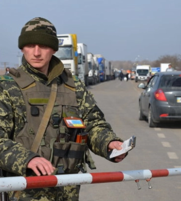 За $9 000 обіцяла вивезти чоловіків в обхід кордону: у Києві затримали 25-річну громадянку рф