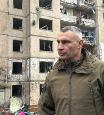 Кличко передав від громади столиці військову техніку захисникам на Харківщині