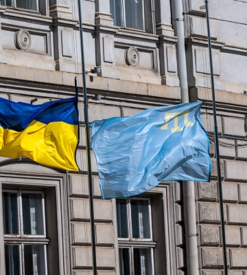 Перед Львівською ОВА приспущено прапори