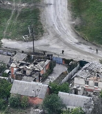 Росіяни зруйнували Вовчанськ: мотороші фото та відео