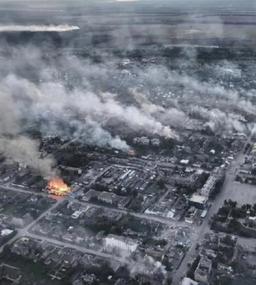 У Вовчанську машина із цивільними потрапила під російський обстріл. Дві людини загинули