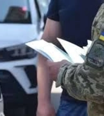 На Дніпропетровщині цивільний чоловік з ножем напав на сержанта ТЦК