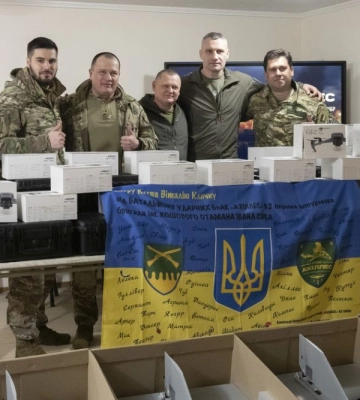 Громада столиці для захисників Вовчанська та Куп’янська передала дрони: відвіз особисто Кличко