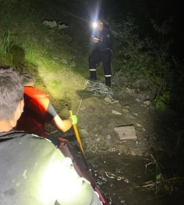 Заблукав у хащах на березі Стиру: у Луцьку опівночі рятували молодого чоловіка 