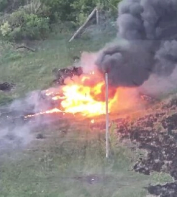 Український дрон знищив вщент ворожий танк Т-80 разом з екіпажем. ВIДЕО
