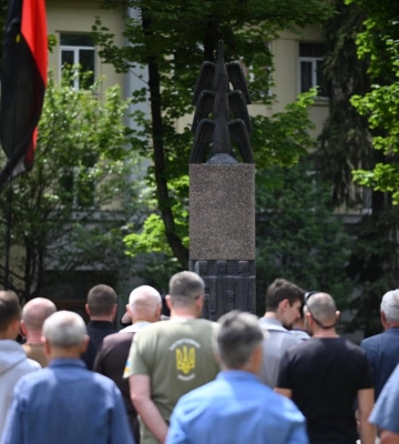 Памʼять жертв політичних репресій сьогодні вшанували в обласному центрі Закарпаття