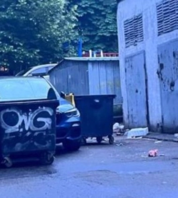 У середмісті Дніпра провчили водія BMW, який неправильно припаркувався