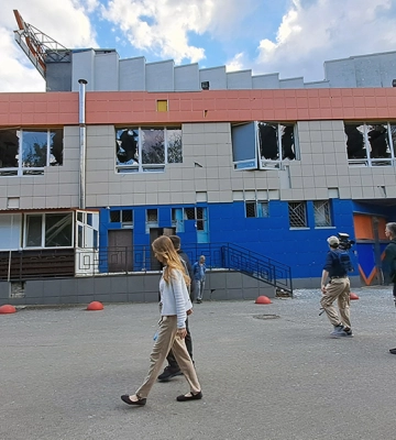 Вибухом російської авіабомби повибивало вікна у депо Дитячої залізниці в Харкові 