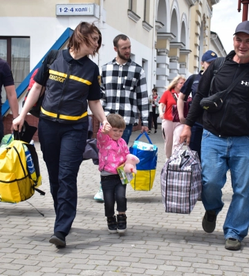 На Волині зустріли евакуаційний потяг із Донеччини