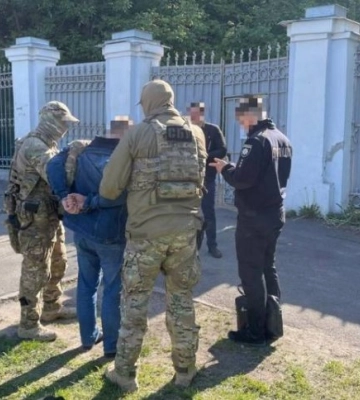 Чиновник в Киеве требовал 10 млн грн от руководителя строительной компании за аренду 6 га земли