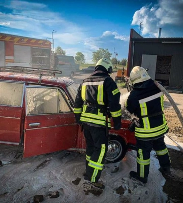 На Львівщині під час руху загорівся автомобіль