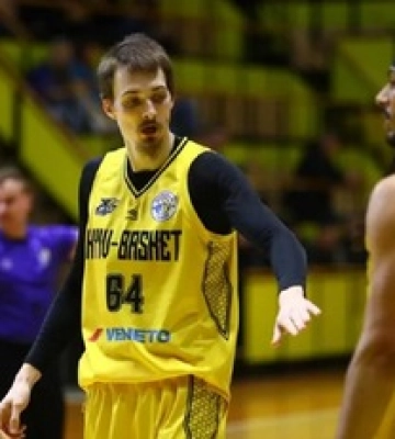 Закінчилась броня на спорт? Два баскетболісти намагалися втекти з України