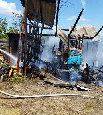 В селі на Поліссі згорів трактор