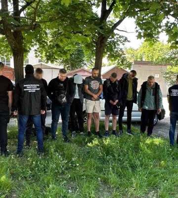 На Закарпатті правоохоронці ліквідували канал незаконного переправлення осіб через кордон