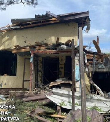 Наслідки обстрілів росіянами Харківщини: 2 людини загинули, пошкоджено щонайменше 10 приватних домоволодінь. ФОТОрепортаж