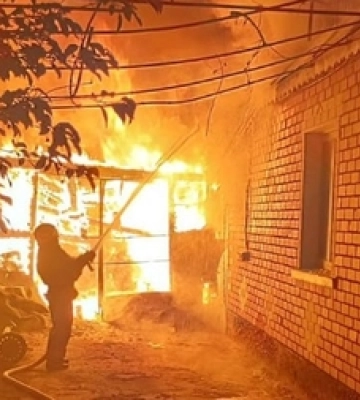 Вночі на Волині згорів гараж 