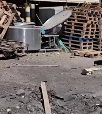 Рашисти вдарили по підприємству у Херсоні: Загинув чоловік. ВIДЕО