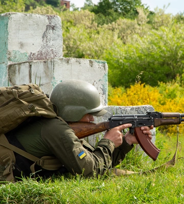 Закарпатські гвардійці відпрацьовують штурм ворожих позицій
