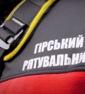 Туриста, який заблукав у горах Закарпаття, знайшли рятувальники