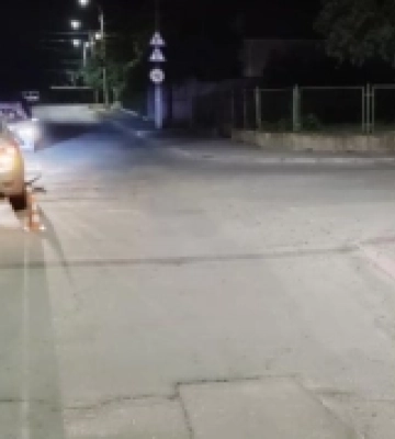 У Рівному 12-річна дівчинка, катаючи подругу на електросамокаті, в'їхала в авто