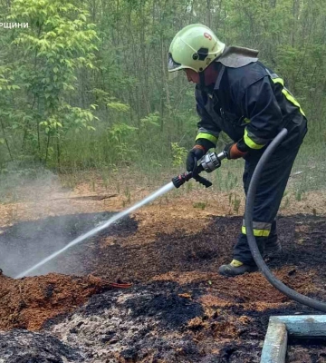 У вихідні дні рятувальники області ліквідували дванадцять пожеж