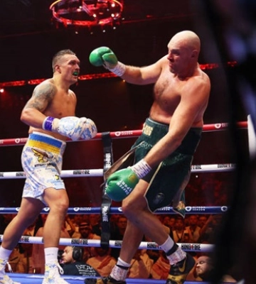 Рефері врятував Фʼюрі у бою з Усиком - ексчемпіон світу
