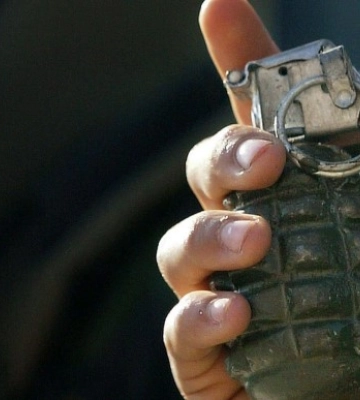 У Дніпрі біля поліклініки знайшли пакет з боєприпасами