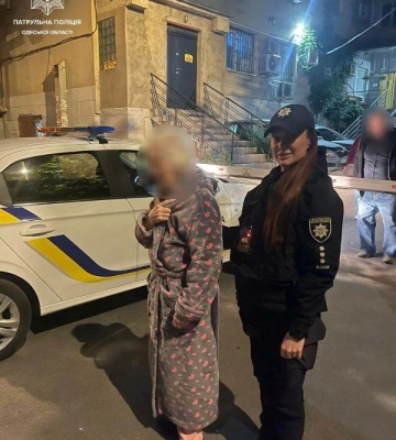 В Одесі патрульні повернули додому жінку, яка заблукала