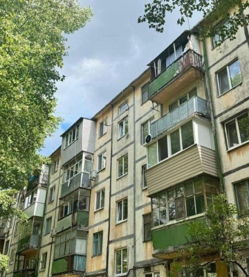 В Днепре продолжают выполнять аварийные ремонты в коммунальных жилых домах