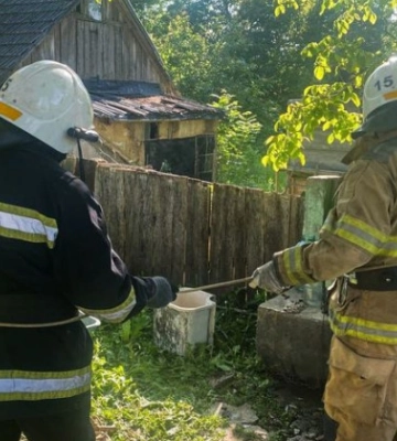 На Вінниччині люди впали у 8-метрову криницю