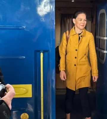 Бербок прибула з візитом до Києва