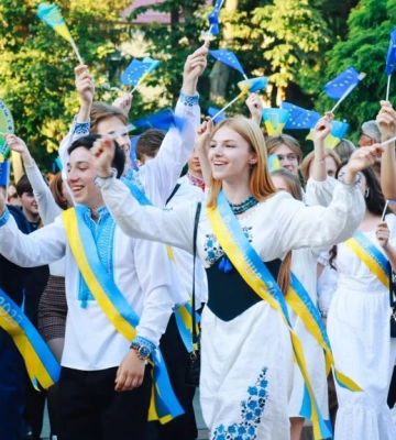 Зі шкіл Черкас випустять більше двох тисяч учнів