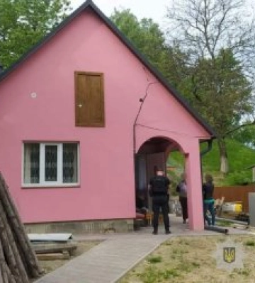 У Рахові чоловік заліз у чужий будинок та вкрав гроші