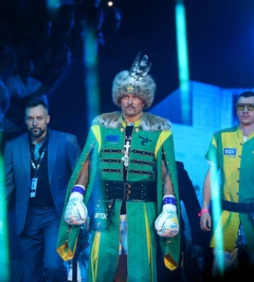 Усик сделал подарок организатору боя с Фьюри